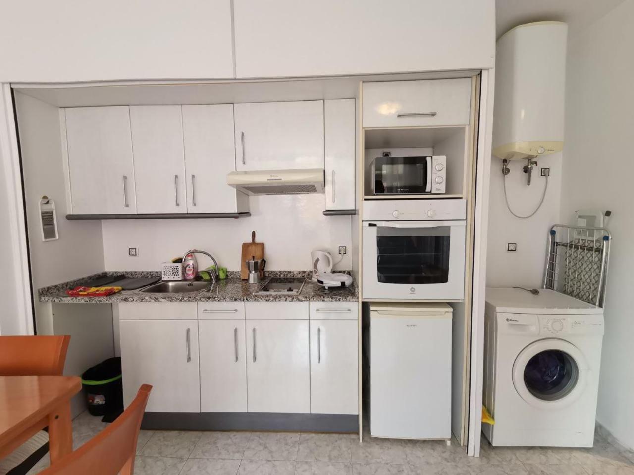 Apartamento+parking +piscina A 250mts Playa Fenals Appartement *