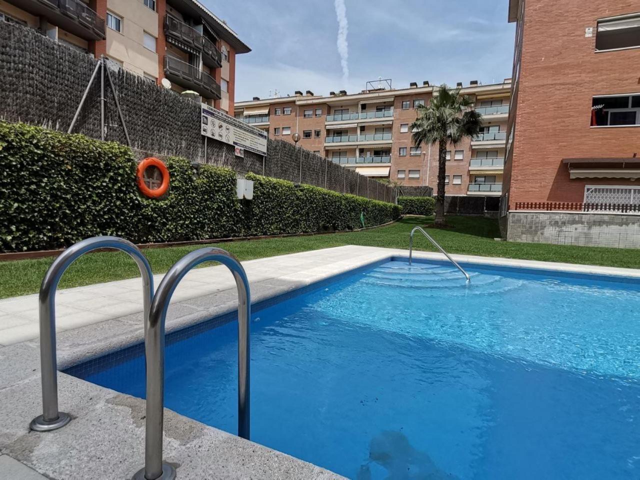 Apartamento+parking +piscina A 250mts Playa Fenals Appartement