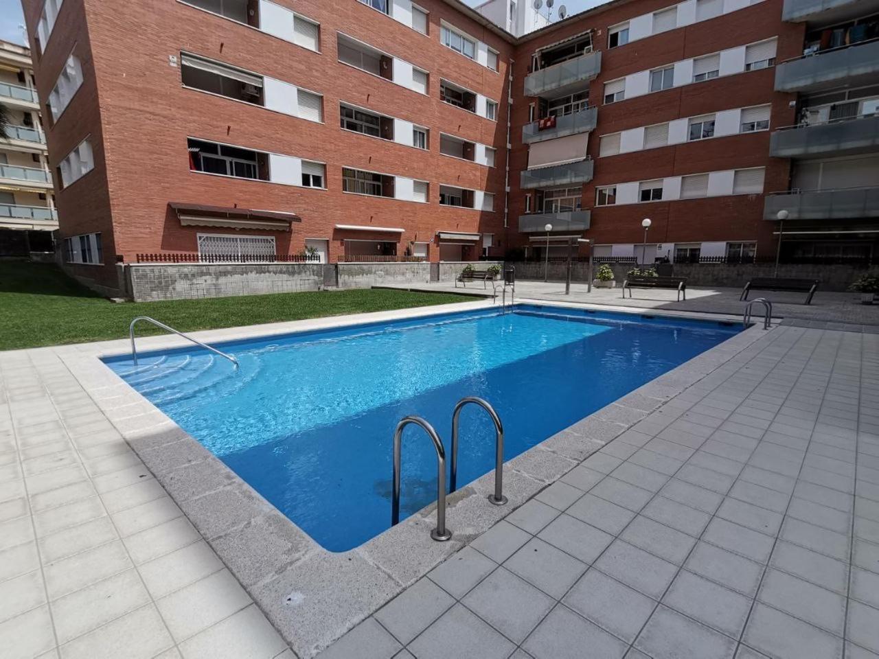 Apartamento+parking +piscina A 250mts Playa Fenals *