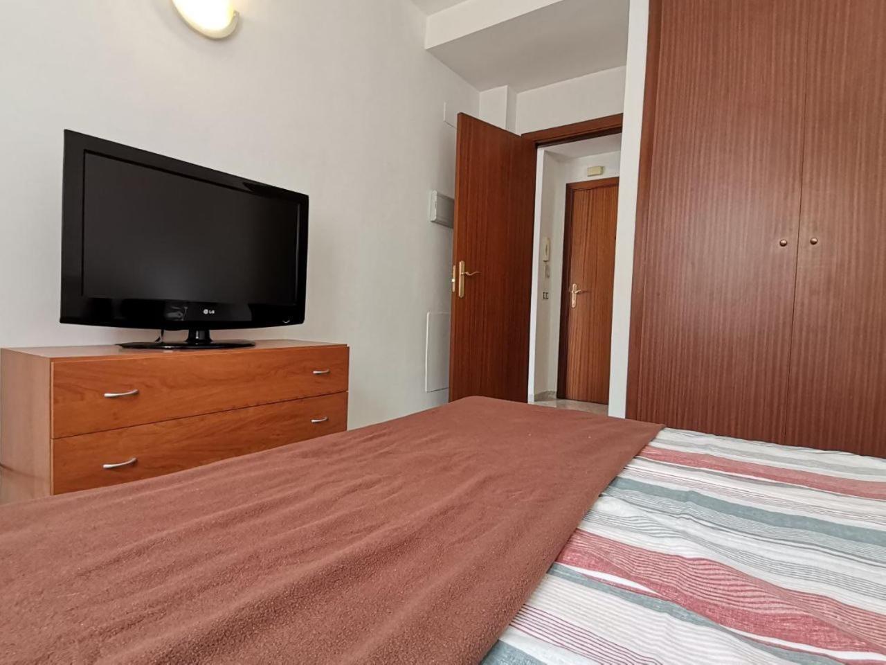 Apartamento+parking +piscina A 250mts Playa Fenals Appartement