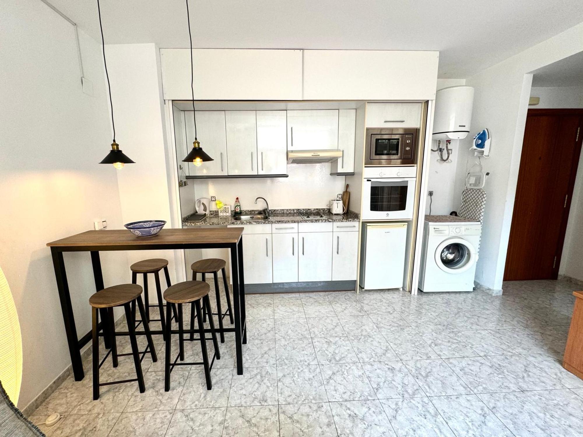 Apartamento+parking +piscina A 250mts Playa Fenals Appartement